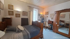 Bâtisse en pierre de 262 m², Cour, jardin cocon, garage & fort potentiel