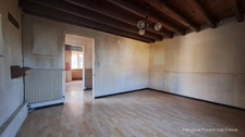 Maison en pierre mitoyenne de 70 m² à rénover entièrement — Terrain de 1 112 m²
