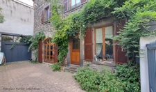 Bâtisse en pierre de 262 m², Cour, jardin cocon, garage & fort potentiel