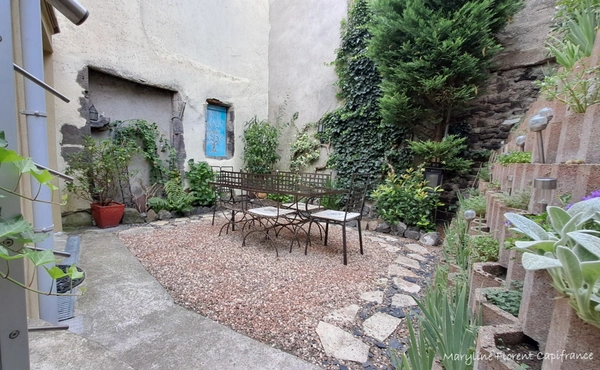 Maison T5 de 105 m² – Cour sans vis-à-vis, Véranda, Terrasse, Garage et dépendance