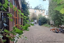 Bâtisse en pierre de 262 m², Cour, jardin cocon, garage & fort potentiel