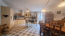 Bâtisse en pierre de 262 m², Cour, jardin cocon, garage & fort potentiel
