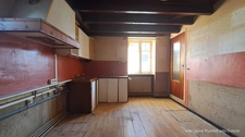 Maison en pierre mitoyenne de 70 m² à rénover entièrement — Terrain de 1 112 m²