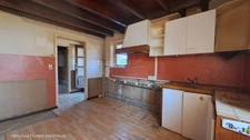 Maison en pierre mitoyenne de 70 m² à rénover entièrement — Terrain de 1 112 m²
