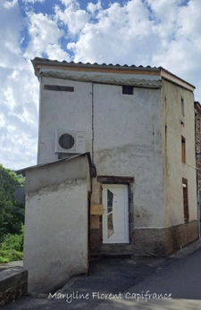 Maison de village T2/T3 de 48 m² (60 m² au sol) entièrement rénovée - Tourzel-Ronzières