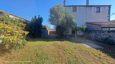 Maison en pierre mitoyenne de 70 m² à rénover entièrement — Terrain de 1 112 m²