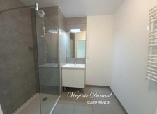 Appartement T3 récent avec grande terrasse couverte et jardinet + place de parking en sous-sol / Bayonne (64)
