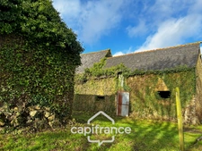 Stone farmhouse to renovate with a 16th-century bread oven, large barn and 3,000 m² of land – Plémet