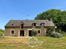 PROPRIÉTÉ DE CARACTÈRE SUR PLUS DE 9 HECTARES – MAISON EN PIERRE DE 235 M², APPARTEMENT INDÉPENDANT, DÉPENDANCE EN PIERRE, PRAIRIES, BOIS ET TROIS ÉTANGS – PROCHE LOUDÉAC