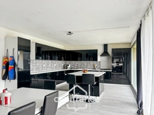 Bien d'exception : Loft familial de 254 m², 6 chambres, terrain clos de 1 900 m²