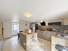 LONGÈRE – 90,6 M² HABITABLES – 2 CHAMBRES – TERRAIN DE 840 M² – GARAGE, CARPORT ET DÉPENDANCE – POTENTIEL D'AGRANDISSEMENT – CRÉDIN