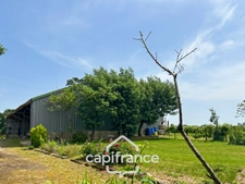 PROPERTY COMPRISING A HOUSE, A 360 M² SHED, NUMEROUS OUTBUILDINGS AND 6,280 M² OF LAND – SET IN NATURAL SURROUNDINGS IN KERFOURN, NEAR PONTIVY