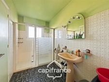 Maison néo-bretonne 8 pièces – 140 m² habitables – Terrain clos 1019 m² – Garage – Hangar camping-car – Saint-Gonnery
