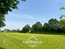 PROPERTY COMPRISING A HOUSE, A 360 M² SHED, NUMEROUS OUTBUILDINGS AND 6,280 M² OF LAND – SET IN NATURAL SURROUNDINGS IN KERFOURN, NEAR PONTIVY