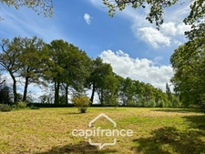 LONGÈRE EN PIERRE RÉNOVÉE – 7 600 M² DE TERRAIN – HANGAR DE PLUS DE 300 M² – KERGRIST, PROCHE PONTIVY