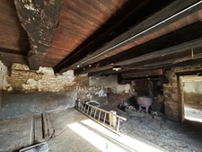 Stone farmhouse to renovate with a 16th-century bread oven, large barn and 3,000 m² of land – Plémet