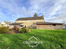 Renovated stone house – 300 m² of living space – 10 rooms – 2,800 m² plot – Réguiny – Garage – Single-storey living