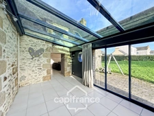 Renovated stone house – 300 m² of living space – 10 rooms – 2,800 m² plot – Réguiny – Garage – Single-storey living
