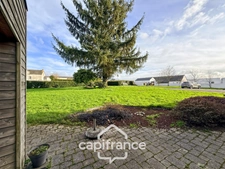 Renovated stone house – 300 m² of living space – 10 rooms – 2,800 m² plot – Réguiny – Garage – Single-storey living