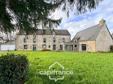 Maison en pierre rénovée – 300 m² habitables – 10 pièces – Terrain 2 800 m² – Réguiny – Garage – Vie de plain-pied