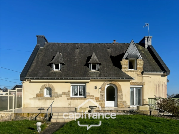 Maison néo-bretonne 8 pièces – 140 m² habitables – Terrain clos 1019 m² – Garage – Hangar camping-car – Saint-Gonnery