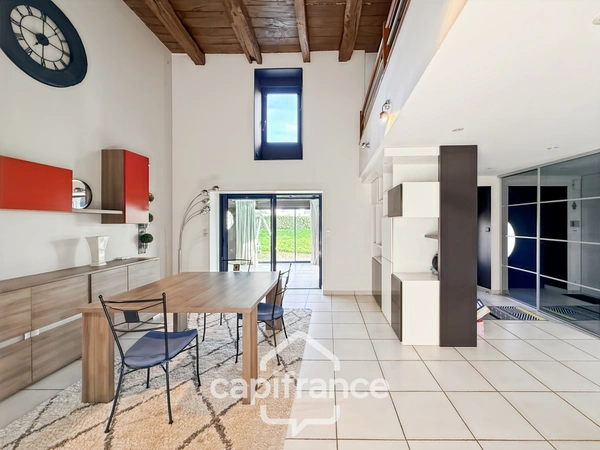 Maison en pierre rénovée – 300 m² habitables – 10 pièces – Terrain 2 800 m² – Réguiny – Garage – Vie de plain-pied