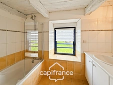 Renovated stone house – 300 m² of living space – 10 rooms – 2,800 m² plot – Réguiny – Garage – Single-storey living