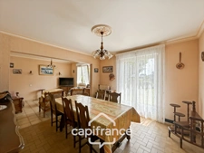 PROPERTY COMPRISING A HOUSE, A 360 M² SHED, NUMEROUS OUTBUILDINGS AND 6,280 M² OF LAND – SET IN NATURAL SURROUNDINGS IN KERFOURN, NEAR PONTIVY