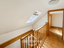 LONGÈRE – 90,6 M² HABITABLES – 2 CHAMBRES – TERRAIN DE 840 M² – GARAGE, CARPORT ET DÉPENDANCE – POTENTIEL D'AGRANDISSEMENT – CRÉDIN