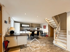 À vendre – Charmante maison rénovée de 87 m² au cœur de la campagne verdoyante de Lanvénégen, à deux pas du Faouët