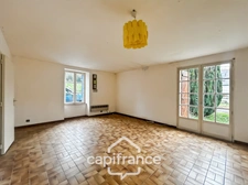 Stone house with outbuildings and large grounds – Wooded and quiet setting – La Motte (22600)