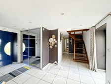 Renovated stone house – 300 m² of living space – 10 rooms – 2,800 m² plot – Réguiny – Garage – Single-storey living