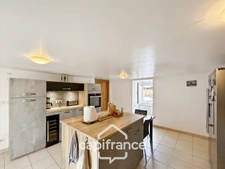 LONGÈRE – 90,6 M² HABITABLES – 2 CHAMBRES – TERRAIN DE 840 M² – GARAGE, CARPORT ET DÉPENDANCE – POTENTIEL D'AGRANDISSEMENT – CRÉDIN