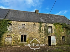 Stone farmhouse to renovate with a 16th-century bread oven, large barn and 3,000 m² of land – Plémet