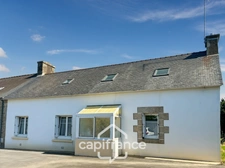 Maison à vendre proche Pontivy – 85 m² – 2 chambres – terrain 807 m² – garage – fort potentiel