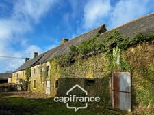 Stone farmhouse to renovate with a 16th-century bread oven, large barn and 3,000 m² of land – Plémet