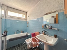 PROPERTY COMPRISING A HOUSE, A 360 M² SHED, NUMEROUS OUTBUILDINGS AND 6,280 M² OF LAND – SET IN NATURAL SURROUNDINGS IN KERFOURN, NEAR PONTIVY