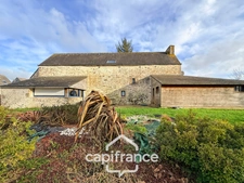 Renovated stone house – 300 m² of living space – 10 rooms – 2,800 m² plot – Réguiny – Garage – Single-storey living