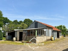 PROPERTY COMPRISING A HOUSE, A 360 M² SHED, NUMEROUS OUTBUILDINGS AND 6,280 M² OF LAND – SET IN NATURAL SURROUNDINGS IN KERFOURN, NEAR PONTIVY