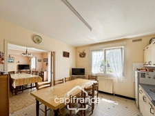 PROPERTY COMPRISING A HOUSE, A 360 M² SHED, NUMEROUS OUTBUILDINGS AND 6,280 M² OF LAND – SET IN NATURAL SURROUNDINGS IN KERFOURN, NEAR PONTIVY