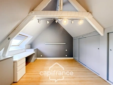 Renovated stone house – 300 m² of living space – 10 rooms – 2,800 m² plot – Réguiny – Garage – Single-storey living