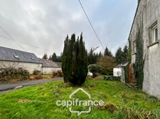 Stone house with outbuildings and large grounds – Wooded and quiet setting – La Motte (22600)