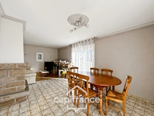 Maison néo-bretonne 8 pièces – 140 m² habitables – Terrain clos 1019 m² – Garage – Hangar camping-car – Saint-Gonnery