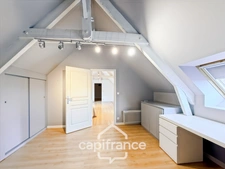 Renovated stone house – 300 m² of living space – 10 rooms – 2,800 m² plot – Réguiny – Garage – Single-storey living