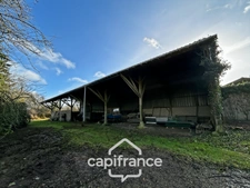 Stone farmhouse to renovate with a 16th-century bread oven, large barn and 3,000 m² of land – Plémet