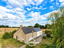 Maison à vendre proche Pontivy – 85 m² – 2 chambres – terrain 807 m² – garage – fort potentiel