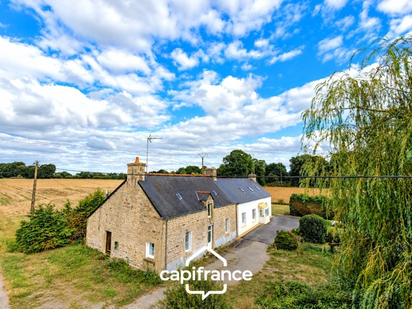 Maison à vendre proche Pontivy – 85 m² – 2 chambres – terrain 807 m² – garage – fort potentiel