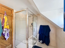 LONGÈRE – 90,6 M² HABITABLES – 2 CHAMBRES – TERRAIN DE 840 M² – GARAGE, CARPORT ET DÉPENDANCE – POTENTIEL D'AGRANDISSEMENT – CRÉDIN