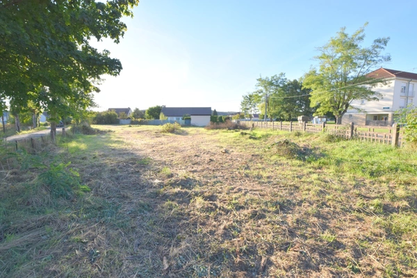 Dpt Saône et Loire (71), à vendre GUEUGNON terrain 