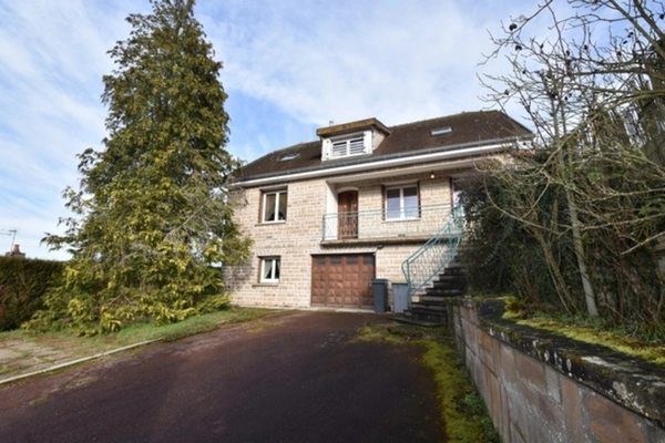 Maison à vendre 8 pièces SAINT VALLIER (71)